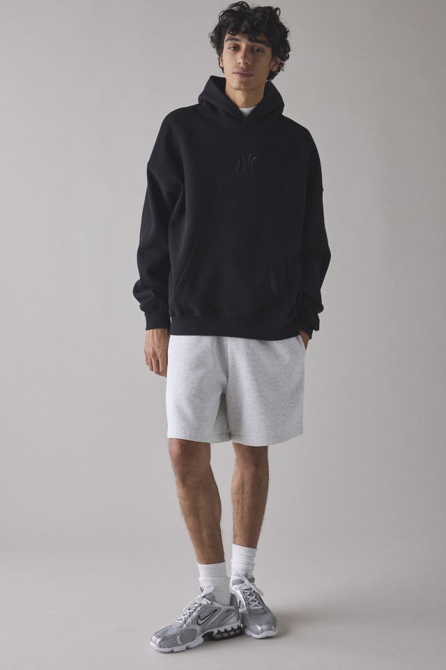 Pro Standard UO MLB Exclusive New York Yankees Logo Hoodie