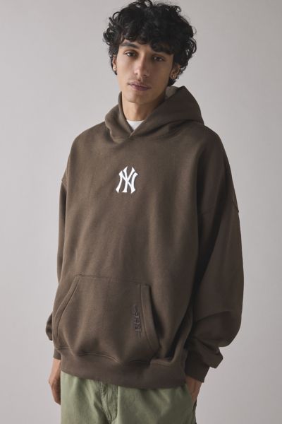 Pro Standard Uo Mlb Exclusive New York Yankees Logo Hoodie Sweatshirt In Brown, Men's At Urban Outfitters In Brown