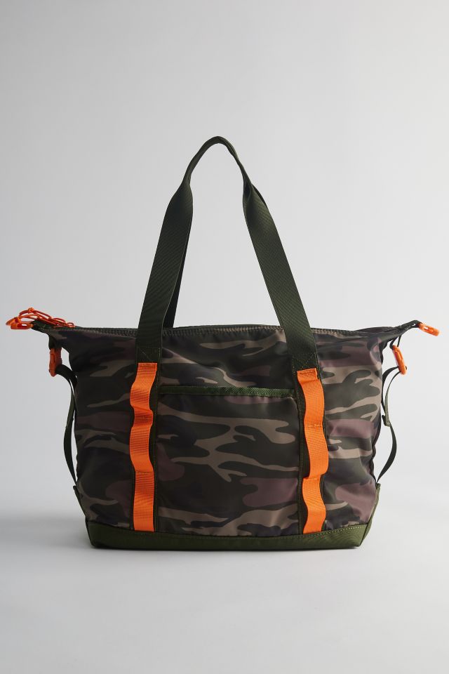 けん NYLON CAMO PATTERN TOTE BAG 2897B Camo Pattern Nylon Tote Bag | Urban Outfitters