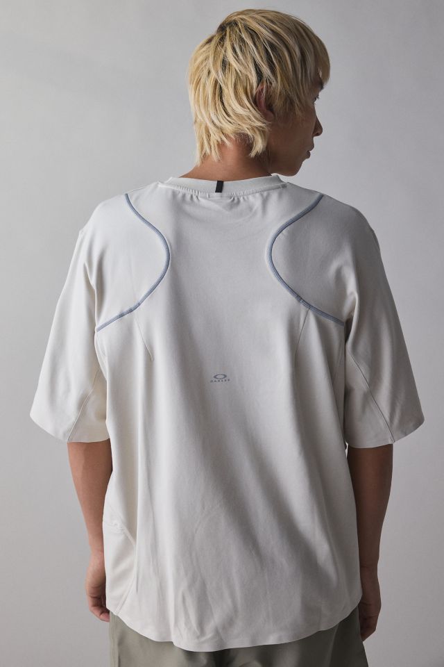 【OAKLEY】25ss RATITUDE FLIGHT TEE Oakley Latitude Flight Tee | Urban Outfitters