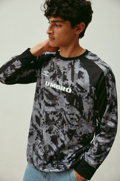 Umbro Printed Long Sleeve Jersey Tee | Urban Outfitters Umbro Printed Long Sleeve Jersey Tee | Urban Outfitters
