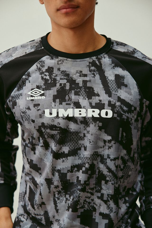 Umbro Printed Long Sleeve Jersey Tee | Urban Outfitters Umbro Printed Long Sleeve Jersey Tee | Urban Outfitters
