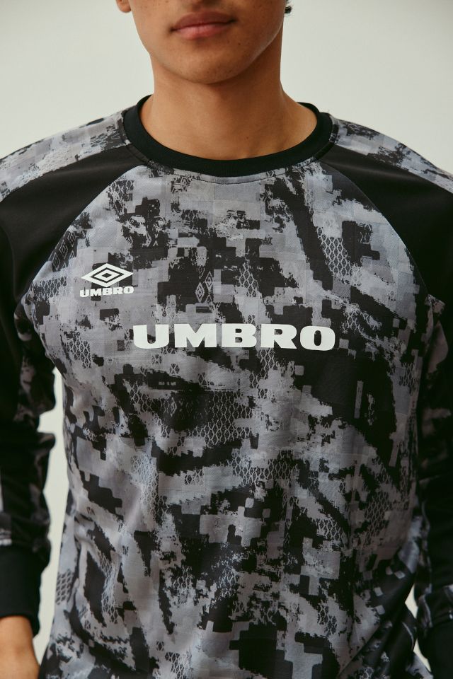Umbro Printed Long Sleeve Jersey Tee | Urban Outfitters