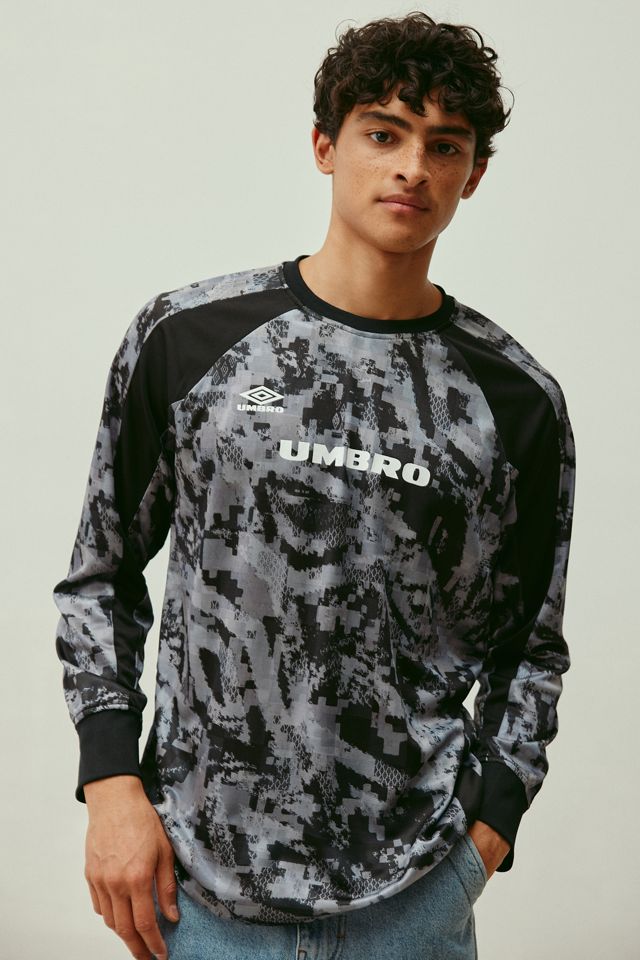 Umbro Printed Long Sleeve Jersey Tee | Urban Outfitters Umbro Printed Long Sleeve Jersey Tee | Urban Outfitters