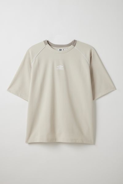 Tシャツ・カットソー UMBRO BLOKE MESH HALF SLEEVE T-SHIRT IVORY UQ221CRS51 UQ221C Umbro Mesh Logo Tee | Urban Outfitters