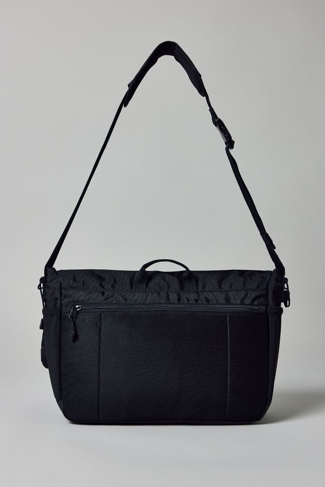 【New Balance】 Authentic Messenger Bag /追跡付 ニューバランス New Balance AUTHENTIC MESSENGER BAG
