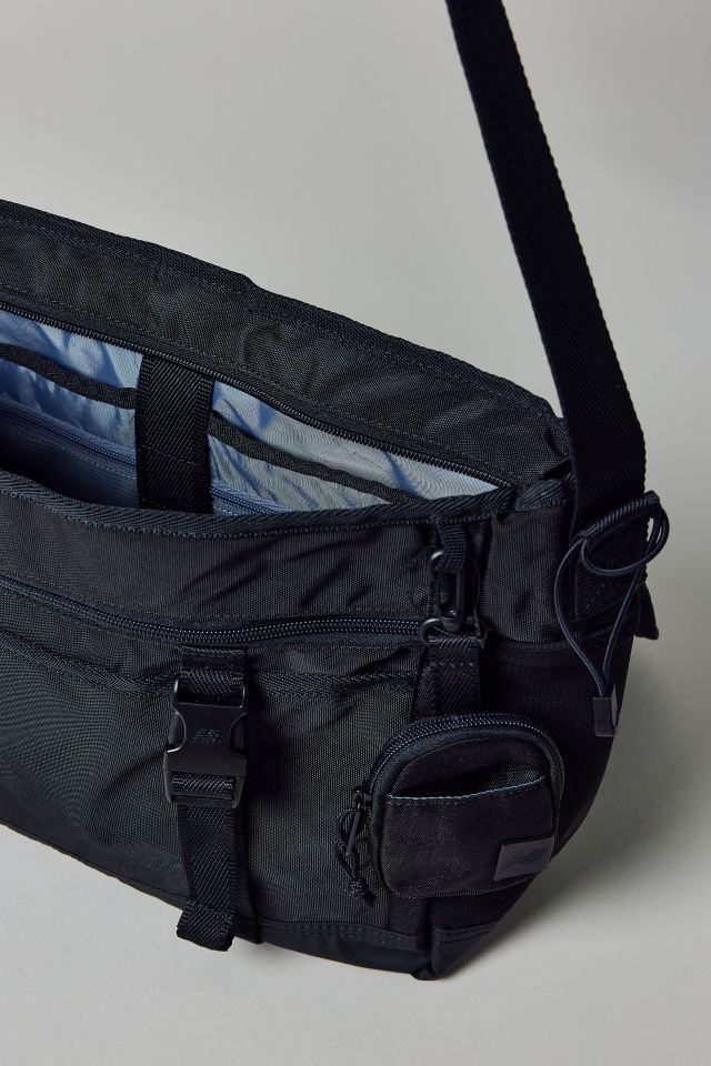 【New Balance】 3D Messenger Bag /追跡付 New Balance Athletics Messenger Bag | Urban Outfitters