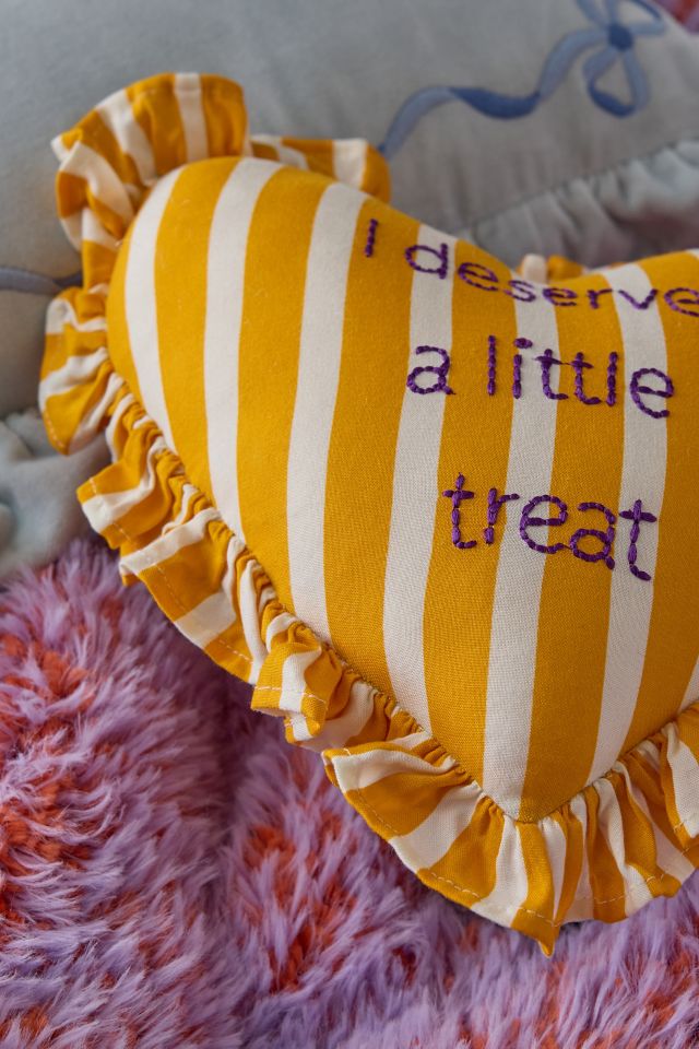 Coussin Décoratif Cœur à Volants Petite Gâterie #1
