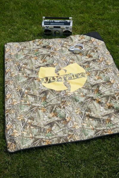 SLOWTIDE X WU-TANG CLAN TRIUMPH QUICK-DRYING PICNIC BLANKET IN GREEN AT URBAN OUTFITTERS 