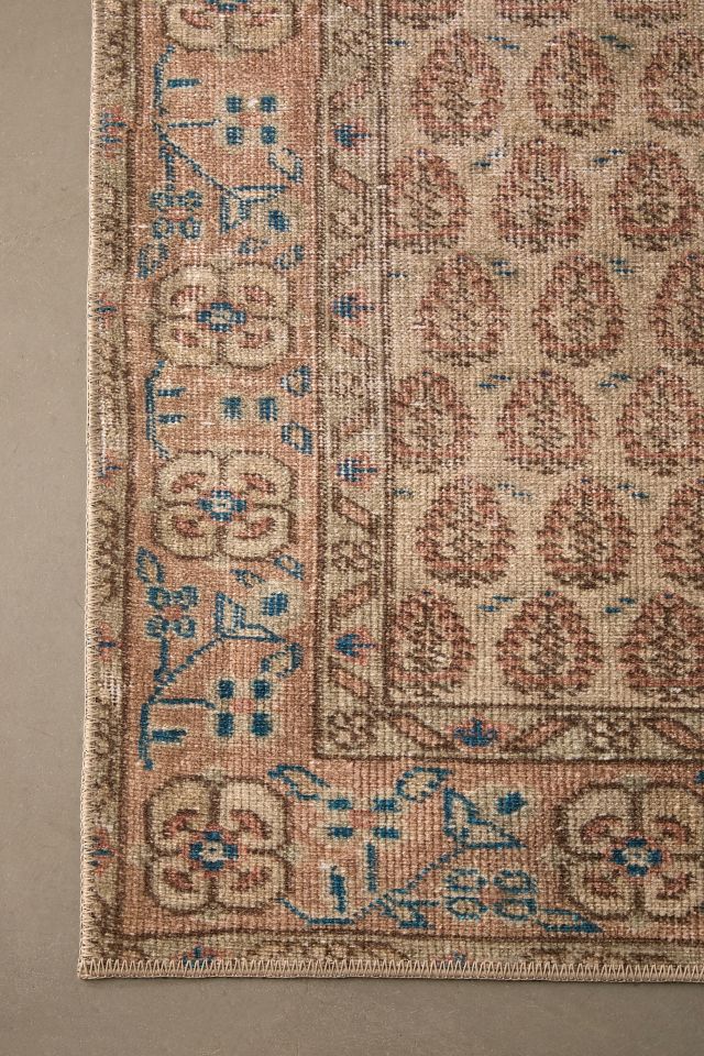 Dorset Blush Floral Rectangular 5' x 7'6" Synthetic Rug