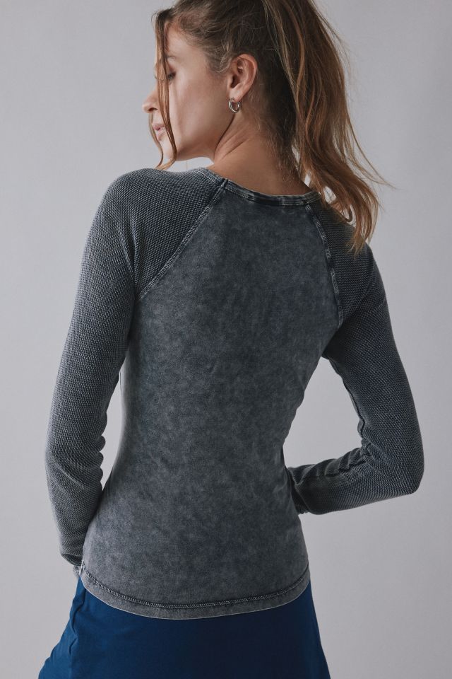 tシャツ GUESS Originals Printed Raglan Mesh Top 長袖カットソー レディース GUESS Originals Printed Raglan Mesh Top 長袖カットソー