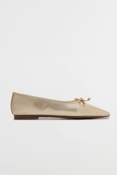 Schutz Arissa Metallic Leather Flat In Platina