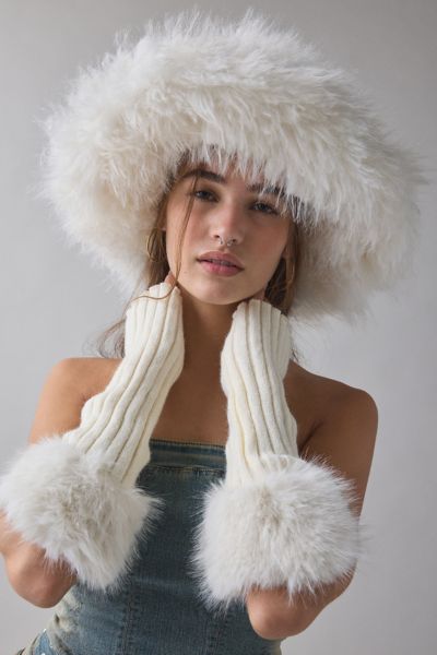 Chapeau cloche surdimensionné en fausse fourrure