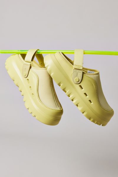 UGG Men's PeakMod Mesh Clog | Urban Outfitters
