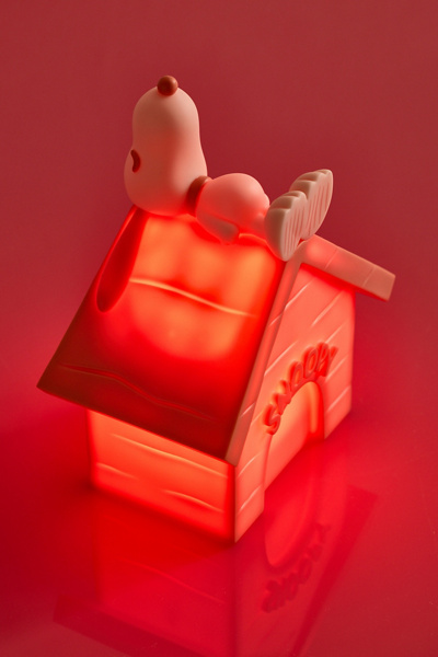 Peanuts Snoopy Doghouse Nightlight | Urban Outfitters