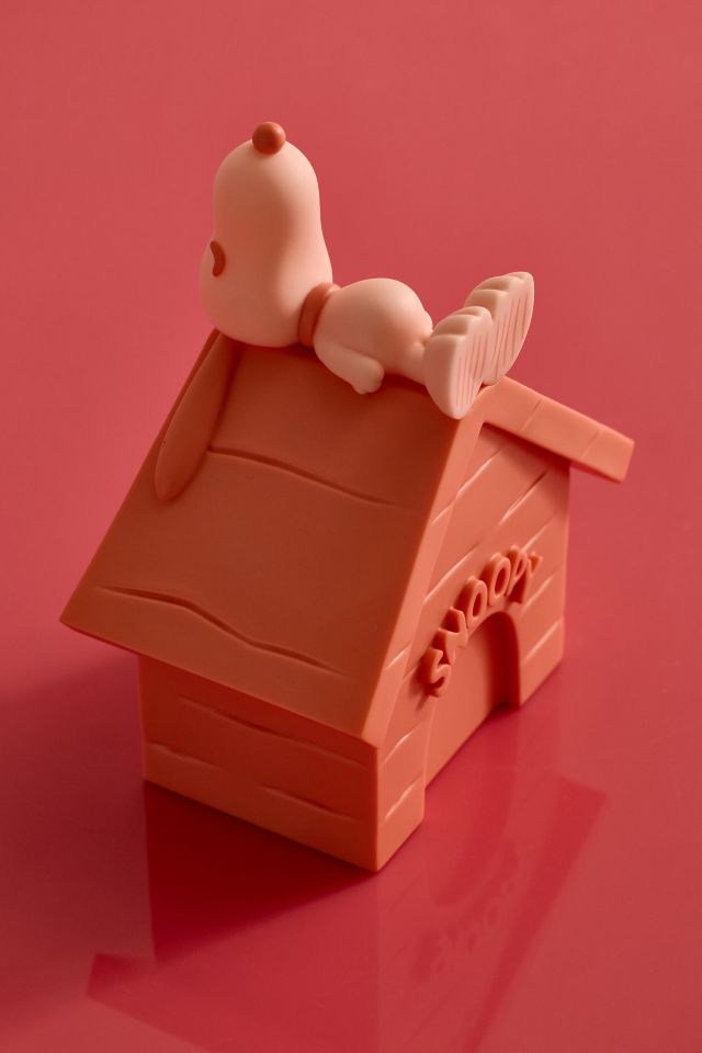 Peanuts Snoopy Doghouse Nightlight | Urban Outfitters