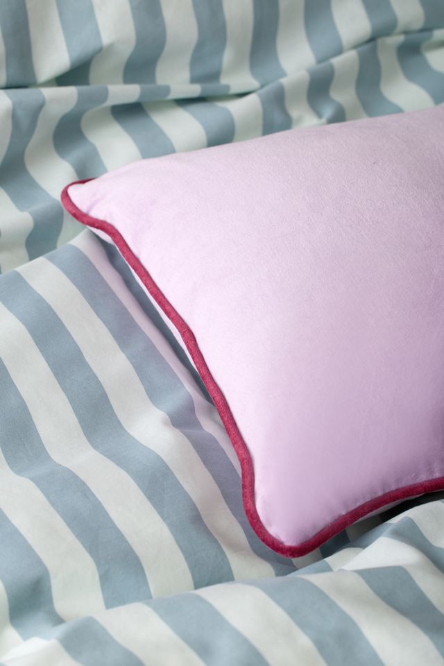 Coussin décoratif en velours avec passepoil #1