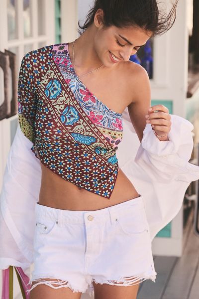 BDG GEORGIE DENIM CUTOFF SHORT IN OPTIC WHITE, WOMEN'S AT URBAN OUTFITTERS 