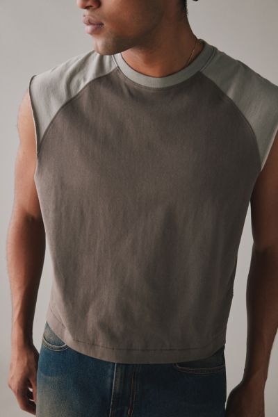 BDG CARSON CUTOFF BASEBALL TEE IN DARK GREY, MEN'S AT URBAN OUTFITTERS 