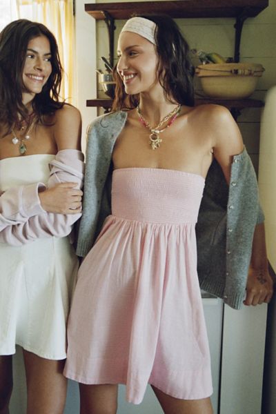 BDG JULIANA SMOCKED STRAPLESS MINI DRESS IN CORAL, WOMEN'S AT URBAN OUTFITTERS 