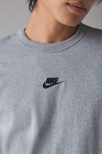 Nike Sportswear Premium Essential Logo Tee