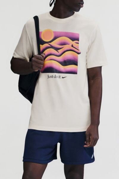 Nike Sportswear Graphic Tee
