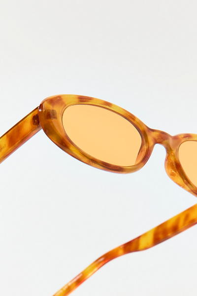 UO Essential Oval Sunglasses | Urban Outfitters display picture 2