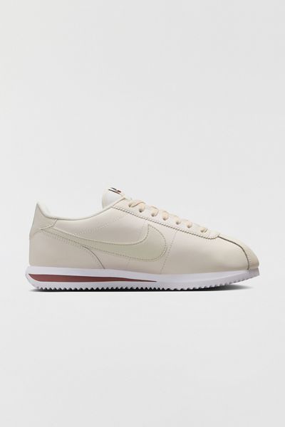 Nike Classic Cortez Leather Sneaker | Urban Outfitters 