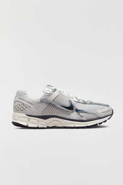 Nike Women's Zoom Vomero 5 Sneaker