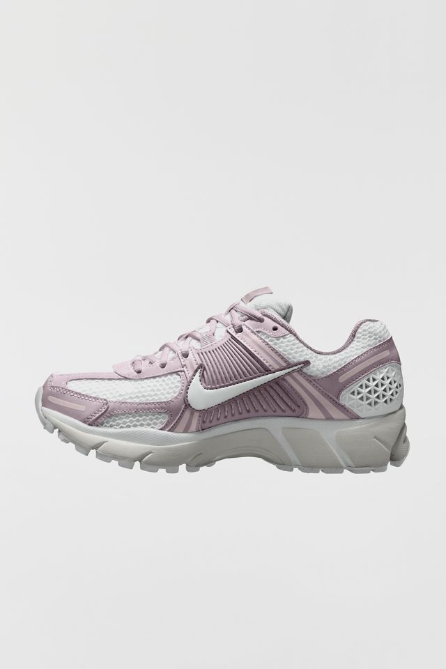 Nike Women's Zoom Vomero 5 Sneaker #1
