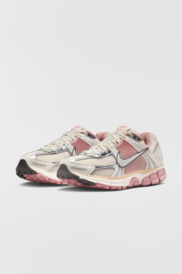 Nike Women's Zoom Vomero 5 Sneaker #1