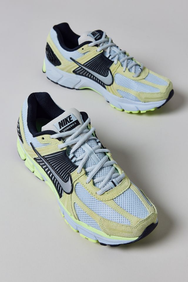 Nike Men's Zoom Vomero 5 Sneaker #1