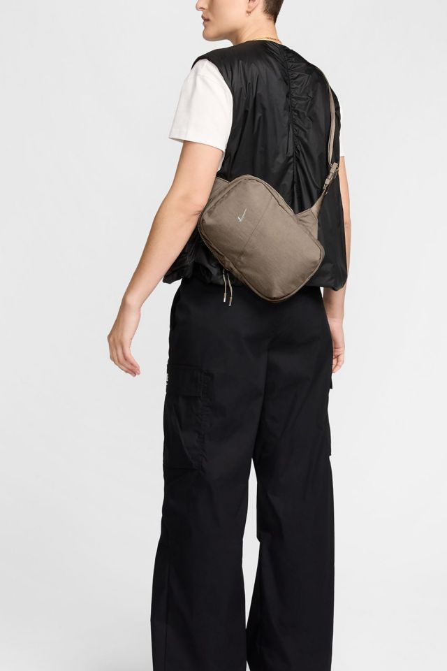 Nike Aura 5L Crossbody Bag #3