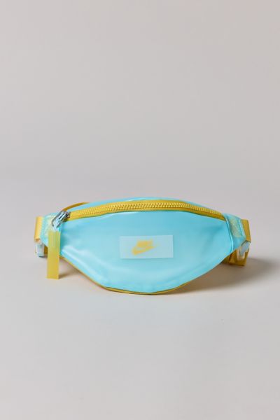 Nike Heritage Crossbody Bag Product Page