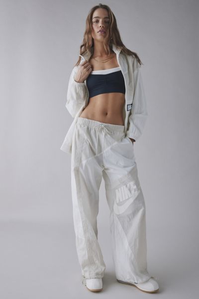 Nike Sportswear Mid-Rise Loose Woven Open-Hem Pants