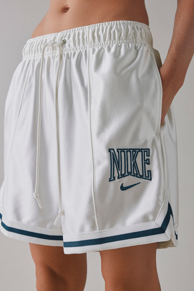 Nike Sportswear Street 6” Satin Graphic Short