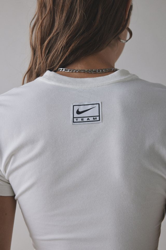 Nike Sportswear Graphic Slim Cropped Tee | Urban Outfitters