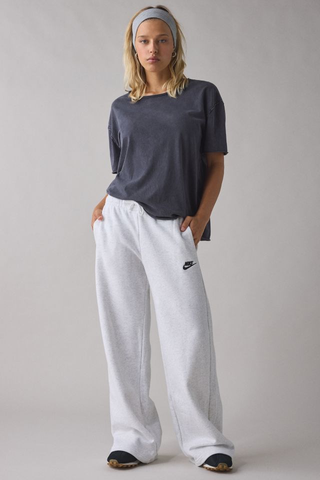 Nike Sportswear Club Fleece Mid-Rise Oversized Sweatpant #1