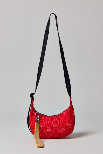 Urban Outfitters限定【BAGGU】Medium Nylon Crescent Bag 97233902_060_b