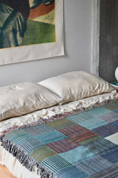 Clr Shop Boxer Woven Throw Blanket