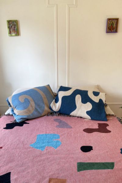 CLR SHOP ABSTRACT FORM WOVEN THROW BLANKET IN SAKURA AT URBAN OUTFITTERS 