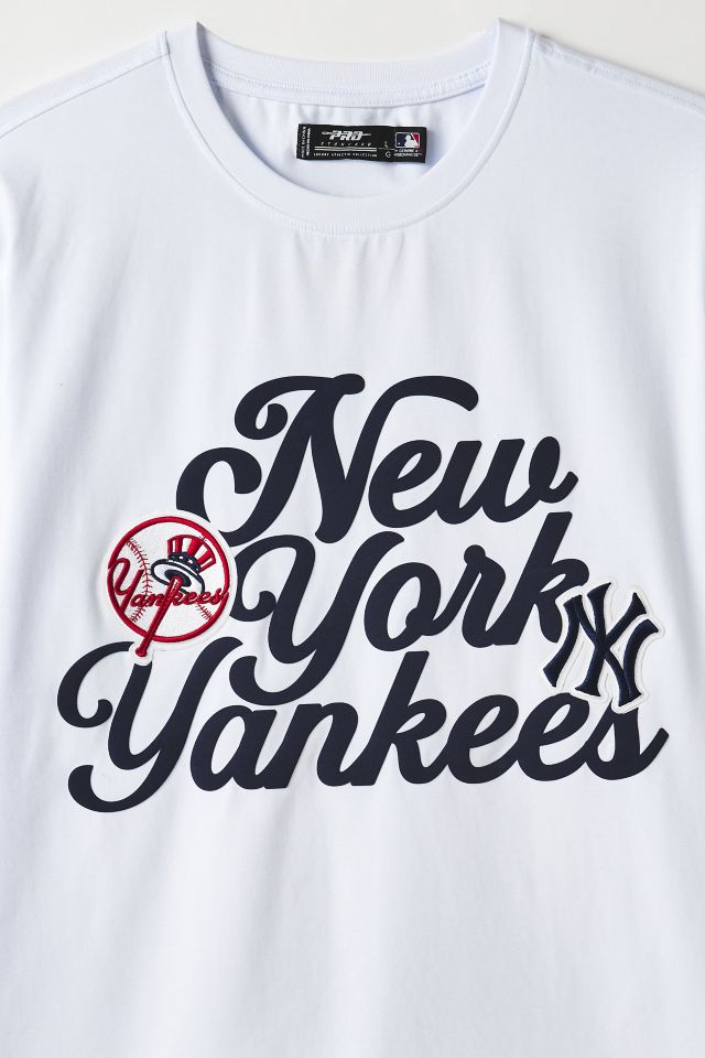 Pro Standard MLB New York Yankees Logo Graphic Tee | Urban