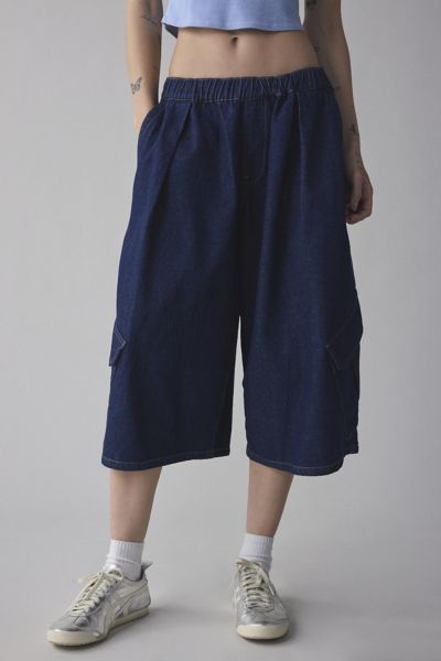 BDG DALLAS BAGGY DENIM CROPPED UTILITY PANT IN RINSED DENIM, WOMEN'S AT URBAN OUTFITTERS 