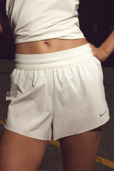 Nike Swift Dri-FIT Mid Rise 2.5" Short