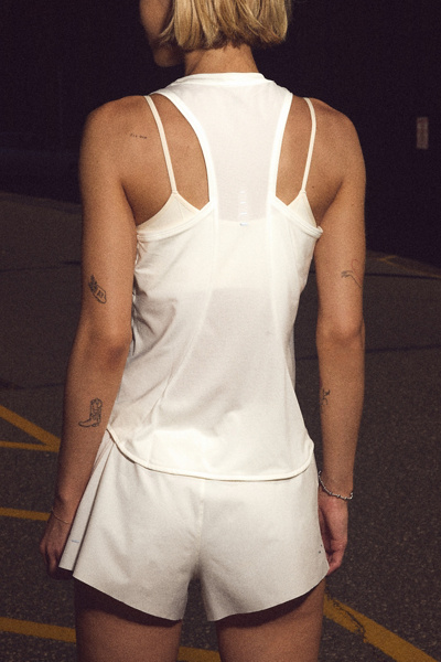 Nike Swift Dri-FIT Mid Rise 2.5" Short