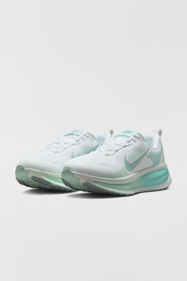 Nike Women's Vomero 18 Sneaker #1