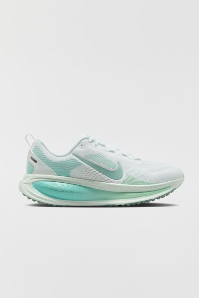Nike Women's Vomero 18 Sneaker