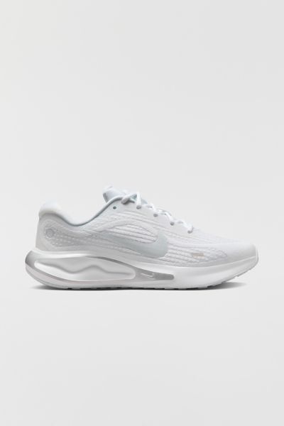 Nike Women's Journey Run Sneaker