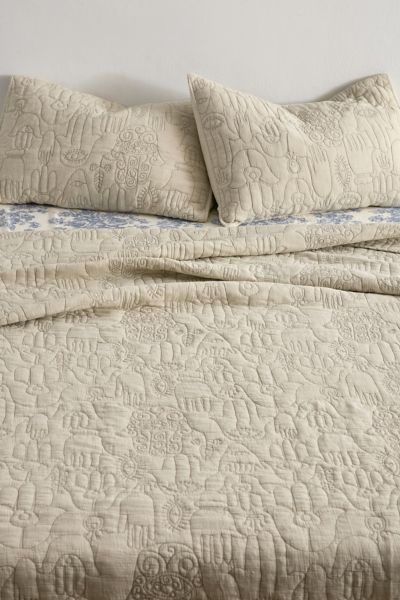 Jungalow By Justina Blakeney Jungalow Hamsa Quilt Set In Natural At Urban Outfitters