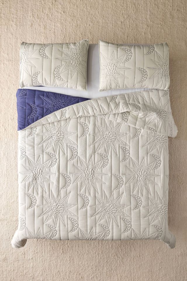 Full White Cotton Reversible Quilt Set with Graphic Detail